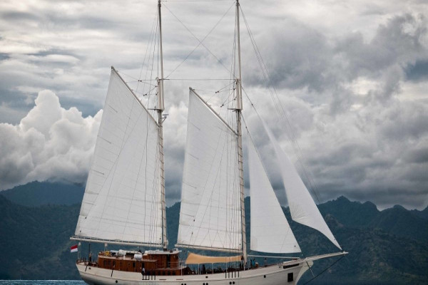 Luxury gulet overnight charters Bali Indonesia