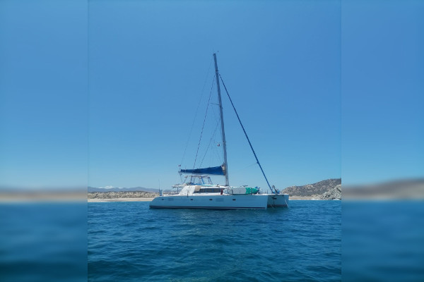 Catamaran half day charter offer Cabo-San-Luca Mexico