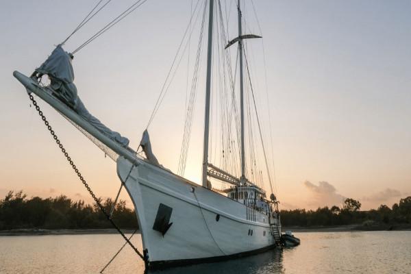 All inclusive overnight charter offer Saleh-Bay Indonesia