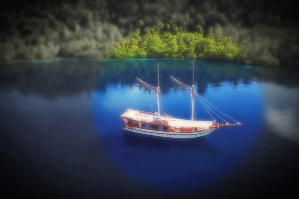 Gulet overnight charter with crew Kanawa-Island Indonesia