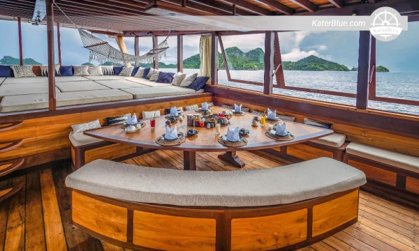 Overnight luxury gulet charter Sanggeang Indonesia