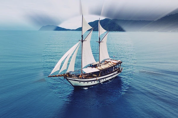 Overnight luxury gulet charter Sanggeang Indonesia