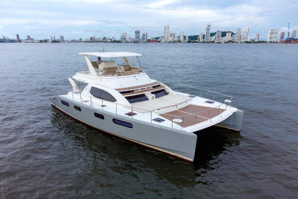 Skippered day charter offer Cholon Colombia