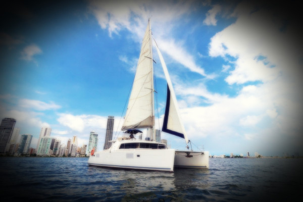 Luxury catamaran half day charters Playa-Blanca Colombia