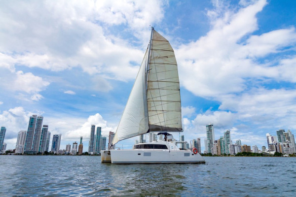 Skippered half day charter offer Cholon Colombia