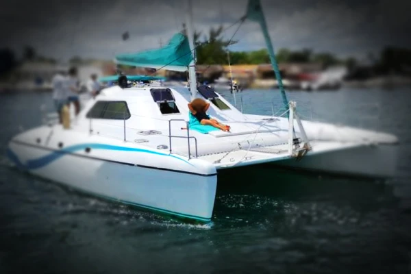 Wildcat catamaran half-day charter Tayrona-Bays Colombia