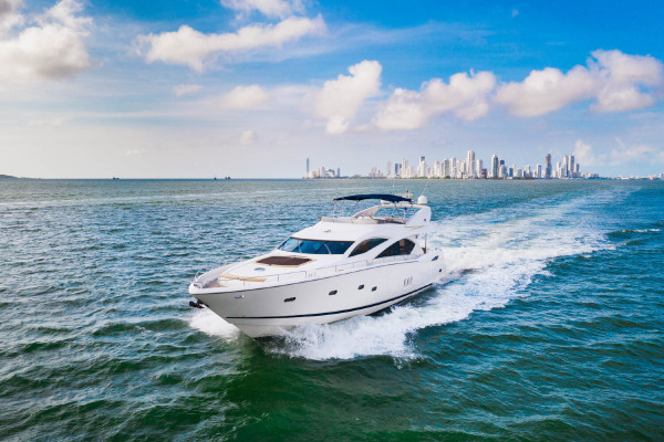 Sunseeker yacht day charter Cartagena Colombia