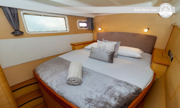 Luxury catamaran half day charters Playa-Blanca Colombia