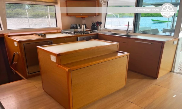 パナマのココ・バンデロス・ケイ諸島への船長付きカタマランチャーター