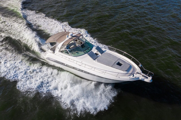 Skippered motor yacht day charter offer Cholon Colombia