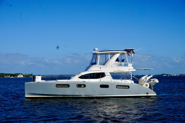 Skippered half day charter offer Cholon Colombia