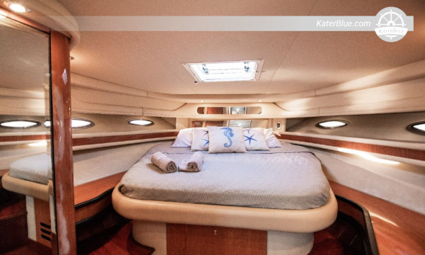 Skippered motor yacht day charter offer Cholon Colombia