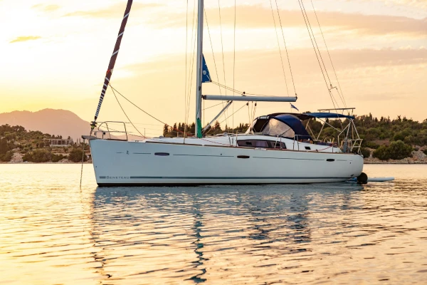 Luxury vessel overnight charter offer Waisaladup Panama