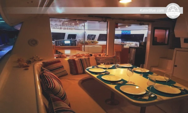 Luxury yacht overnight charter San-Blas Panama