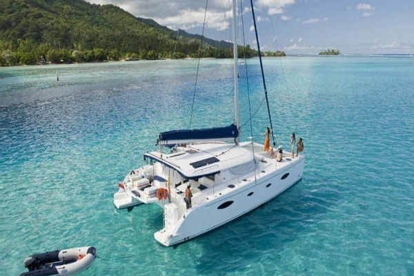 Luxury yacht overnight charter San-Blas Panama