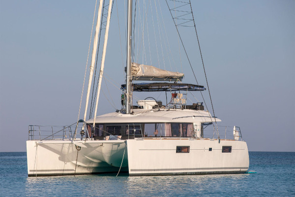 Luxury crewed day charter Lemon-Cays Panama
