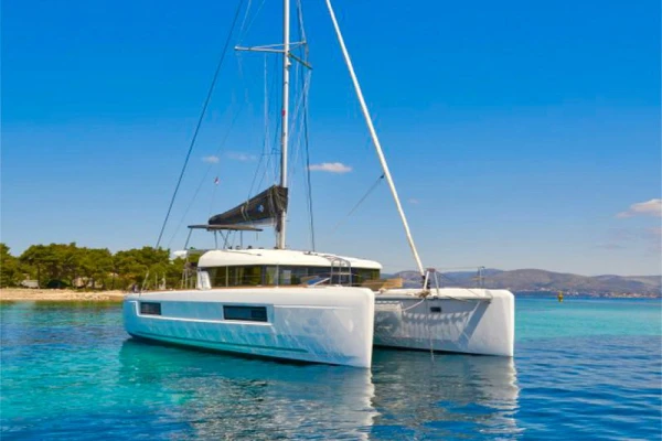 Lagoon catamaran luxury charter offer Pelican-Island Panama