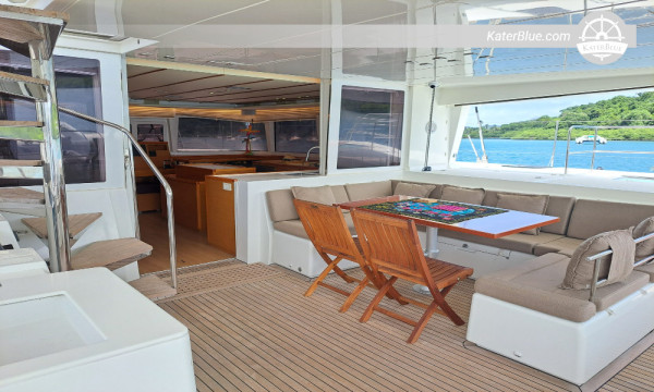 Lagoon catamaran day charter Holandes Panama