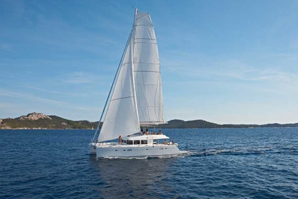 Lagoon catamaran luxury charter offer Isla-Verde Panama