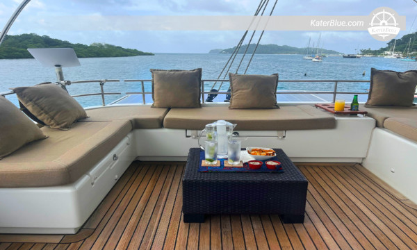 Lagoon catamaran day charter Holandes Panama