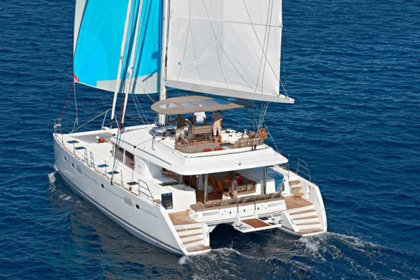 Lagoon catamaran day charter Holandes Panama