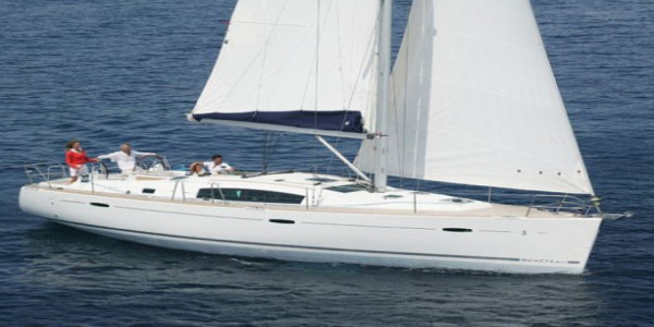 Aluguel semanal de barco de luxo pela costa de Kypseli, Atenas, Grécia
