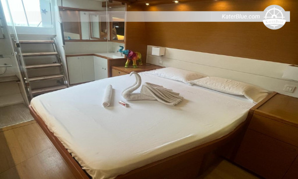 Lagoon catamaran luxury charter offer Isla-Verde Panama