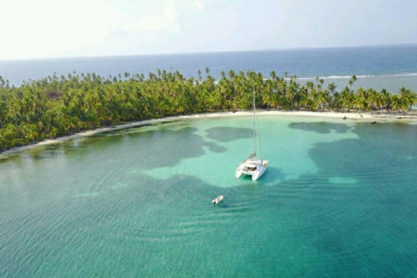 Luxury catamaran overnight charter offer Waisaladup Panama