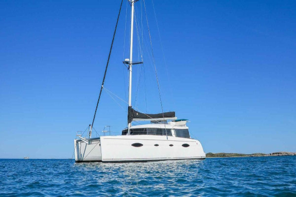 Overnight catamaran charter offer Isla-Perro Panama