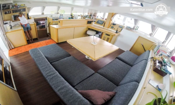 Lagoon catamaran overnight charter San-Blas Panama