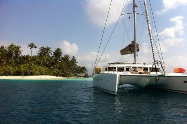 Overnight catamaran crewed charter Isla-Verde Panama