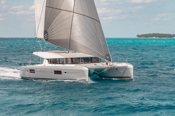 Luxury catamaran crewed charter offer Cambombia Panama