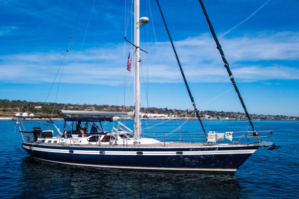 Luxury monohull crewed charter offer Cayo-Holandes Panama