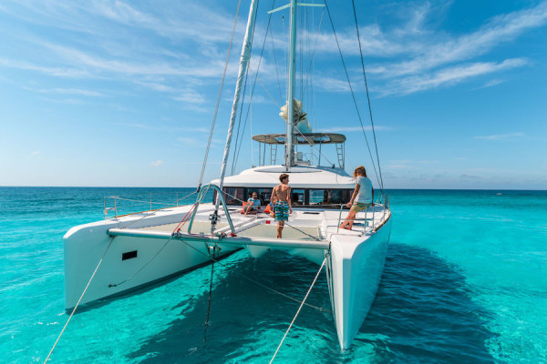 Luxury vessel overnight charter Isla-Verde San-Blas Panama