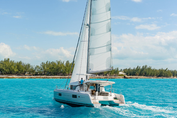 Luxury vessel overnight charter Holandeses San-Blas Panama