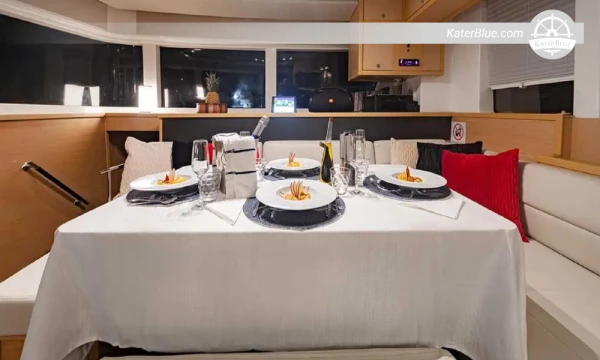 Fully catered overnight catamaran charter San-Blas Panama