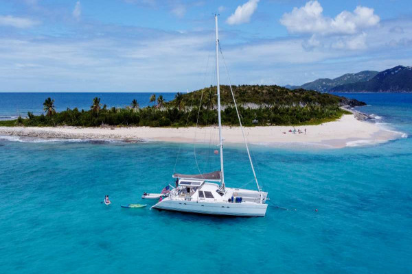 Lagoon vessel crewed charter Isla-Diablo San-Blas Panama