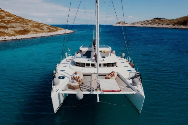 Fully catered charter offer Isla-Pelicano San-Blas Panama