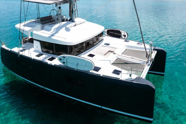 Lagoon catamaran overnight charter offer Banedup Panama