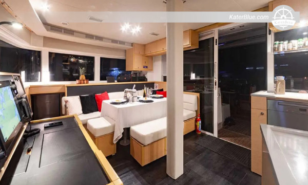 Lagoon catamaran available for charter Cayo-Holandes Panama