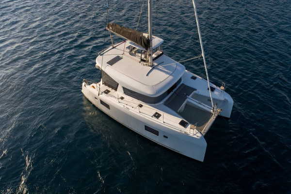 Crewed catamaran luxury charter Isla-Pinos San-Blas Panama