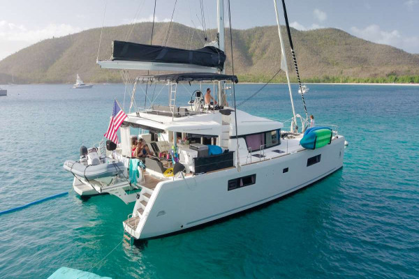 Crewed catamaran luxury charter Isla-Perro San-Blas Panama