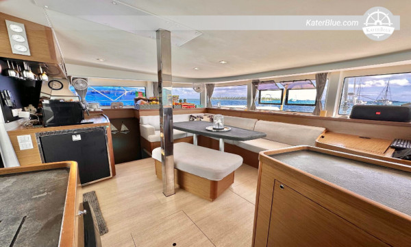 Luxury catamaran crewed charter offer Cayo-Holandes Panama