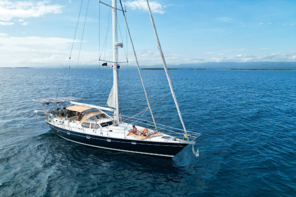 Luxury monohull crewed charter offer Isla-Iguana Panama