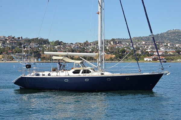 Luxury monohull crewed charter offer Cambombia Panama