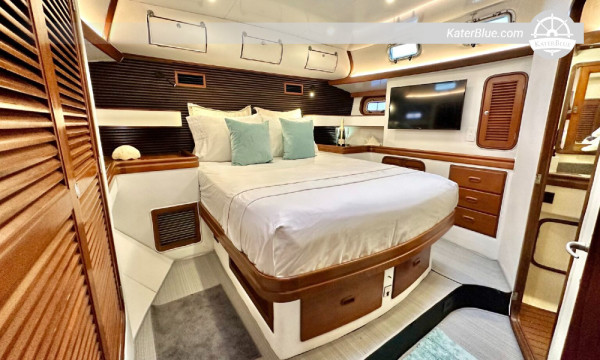 Luxury monohull crewed charter offer Isla-Iguana Panama