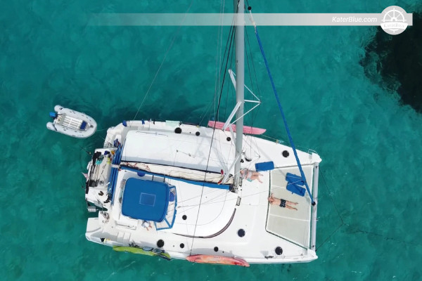Luxury catamaran overnight charter Holandeses Panama