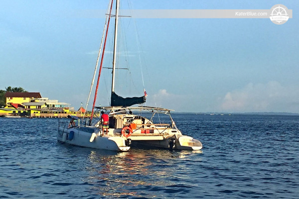 Fountaine catamaran sunset charter Coral-Gardens Panama