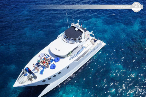 Luxury vessel sailing vacation Nusa-Ceningan Bali