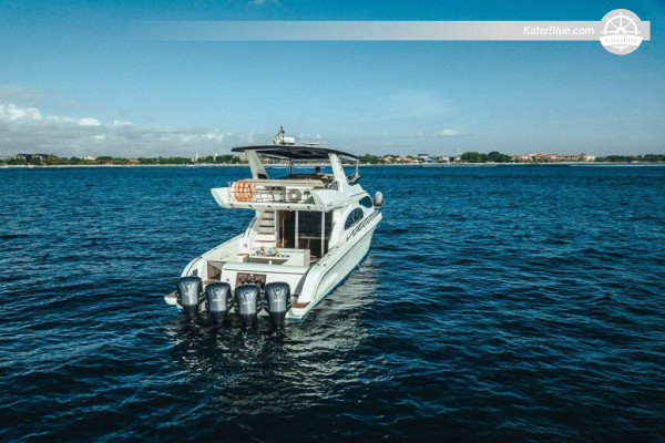 Location de yacht Accura avec skipper au coucher du soleil aux îles Gili, Bali